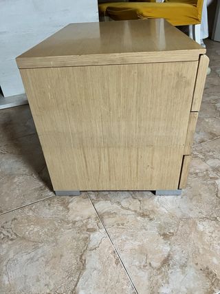 Cajonera de madera para dormitorio