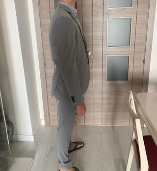 Traje de hombre juvenil gris claro