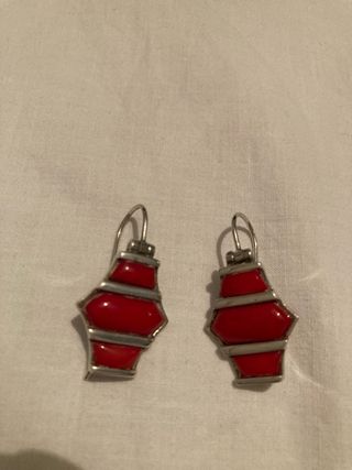 Pendientes en plata y adornos rojos de coral
