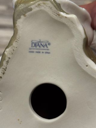 Figura porcelana Mirmasu con sello