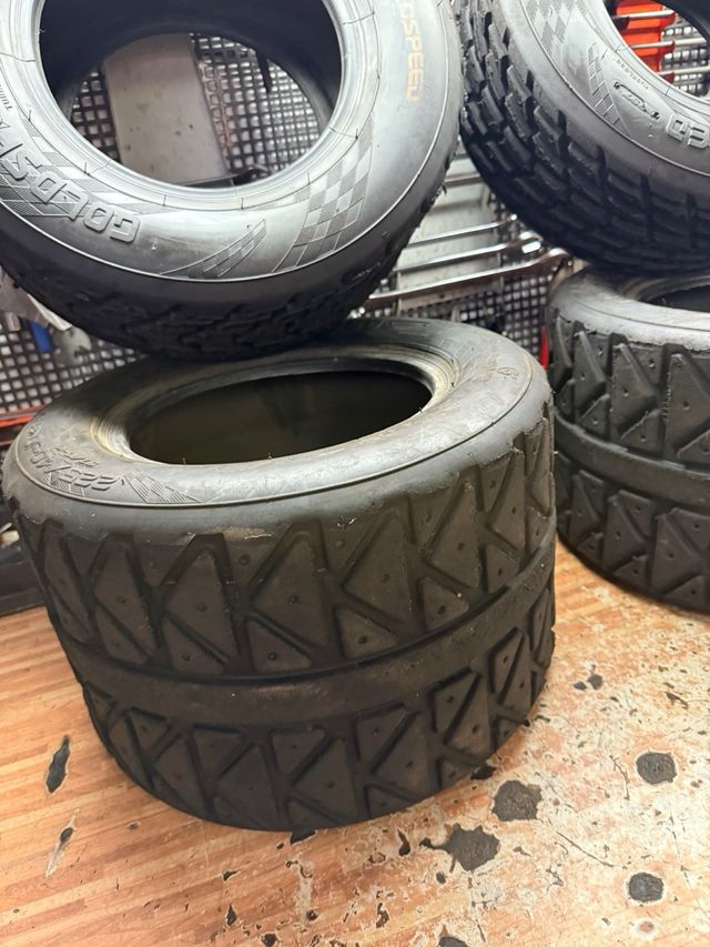 Juego completo neumáticos Goldspeed