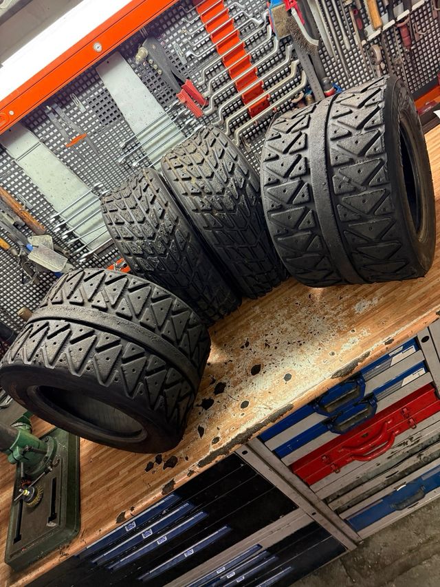 Juego completo neumáticos Goldspeed