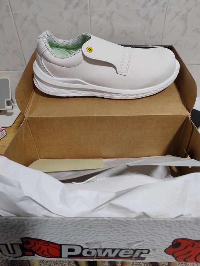 Zapatillas seguridad UPower blancas