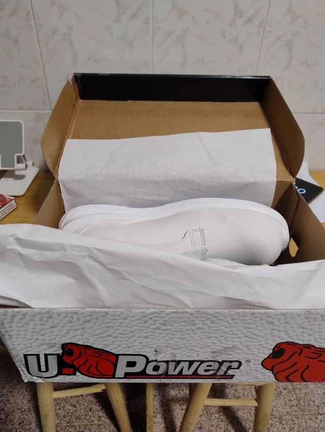 Zapatillas seguridad UPower blancas