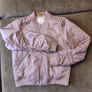 Cazadora bomber rosa niña Pull&Bear Talla S
