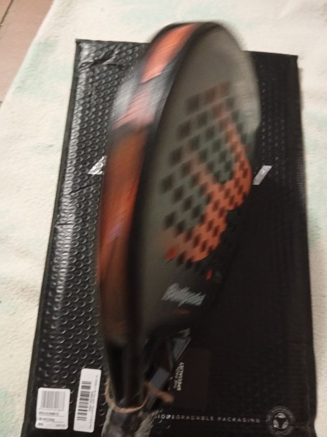Pala Bullpadel Vertex 04 Hybrid 25