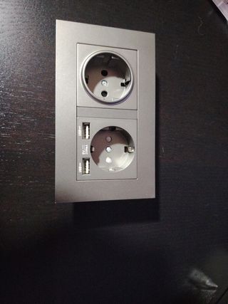 Enchufe con 2 USB