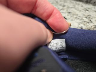 Asics Novablast 5 Talla 42 - regalo calcetin tecni