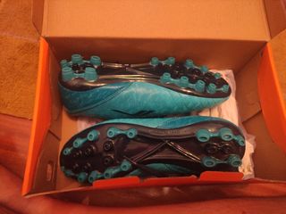 Botas de fútbol Talla 40 Nuevas.
Precio negociable