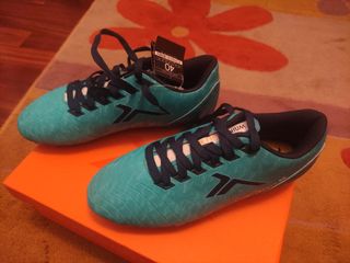 Botas de fútbol Talla 40 Nuevas.
Precio negociable