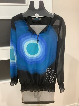 Blusa Desigual Negra y Azul Talla M