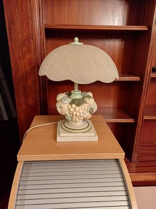 Lámpara de mesa con base de porcelana