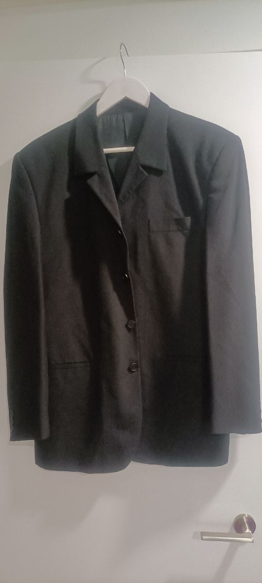 Traje negro chaqueta y pantalón