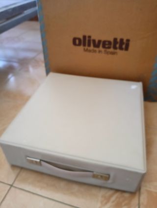 Máquina de escribir Olivetti Lettera 25