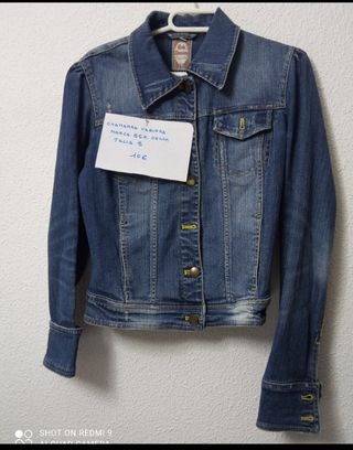 Cazadora vaquera marca Bershka casi nuevo chica