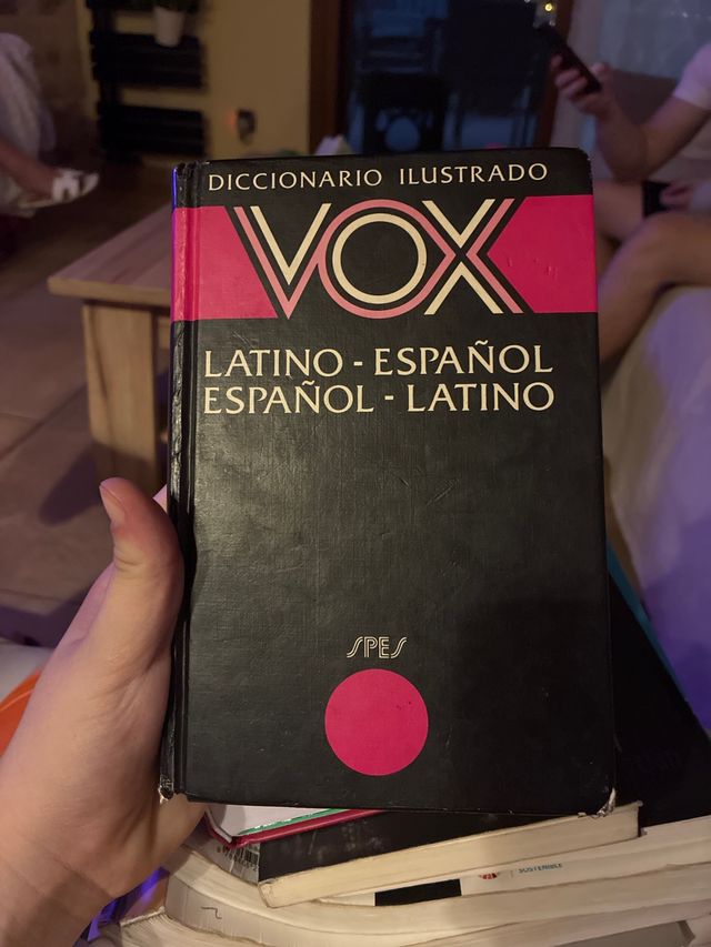 diccionario_illustrado_latino_espanol_vv