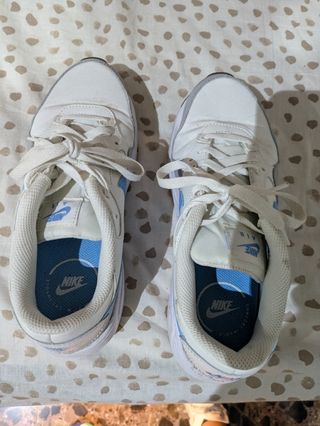 Deportivo Nike Blanco y Azul