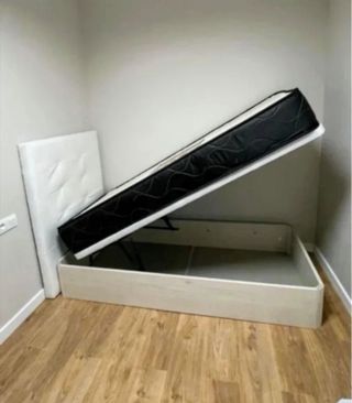 Divano pieghevole in legno e tessuto