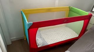 Cuna de viaje multicolor