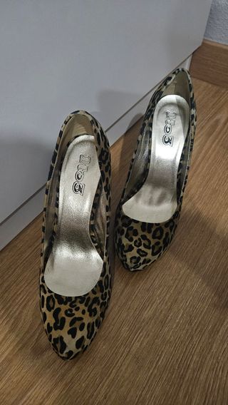 Zapatos de tacón leopardo talla 39.