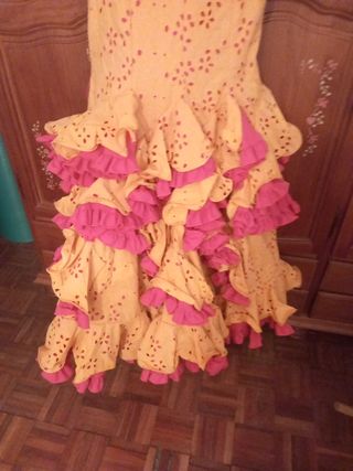 Vestido de flamenca amarillo y fusia