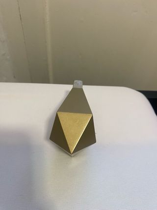 Esculturas decorativas doradas Ikea