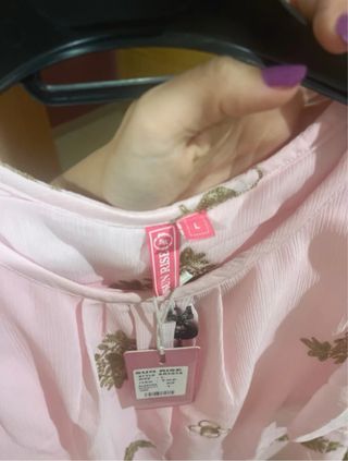 Blusa rosa con estampado floral