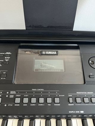 Teclado Yamaha Negro