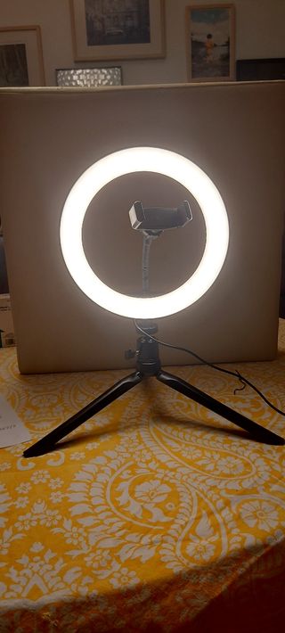 Trípode para móvil con aro de luz. Carga USB