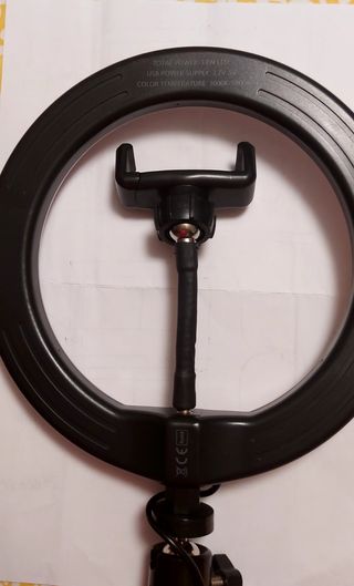 Trípode para móvil con aro de luz. Carga USB