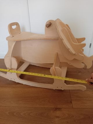 Mecedora de madera para niños