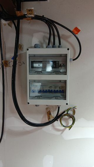 INSTALADORES ELECTRICOS INDUSTRIALES Y DE VIVIENDA