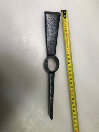 Hacha agrícola de hierro