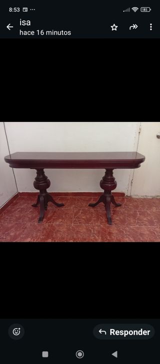 Mesa de comedor de madera
