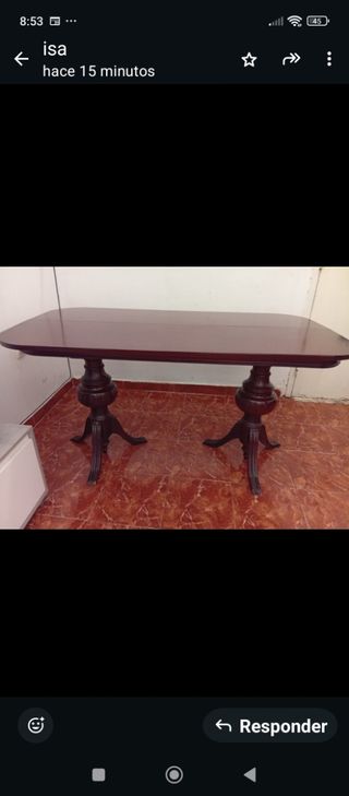 Mesa de comedor de madera