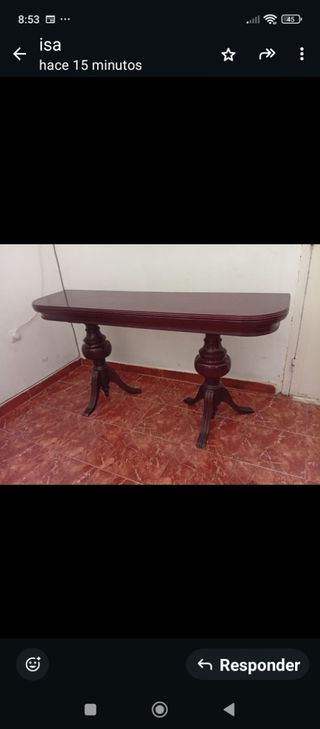 Mesa de comedor de madera