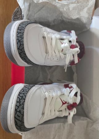 Zapatillas Jordan Talla 42 Rojas y Blancas
