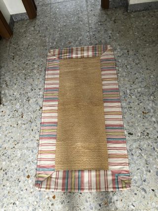 Alfombra de pelo y tela decorativa con rayas