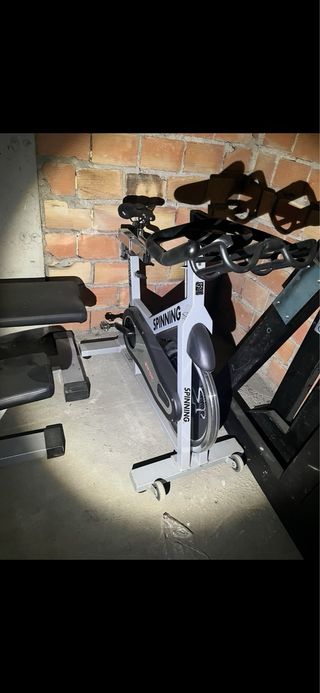 Banco de pesas ajustable,discos,bici spining.....