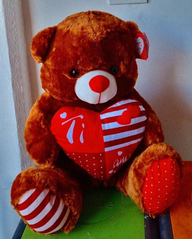 Orso peluche con cuore
