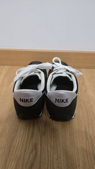 Zapatillas Nike Oceania Negras y Plateadas