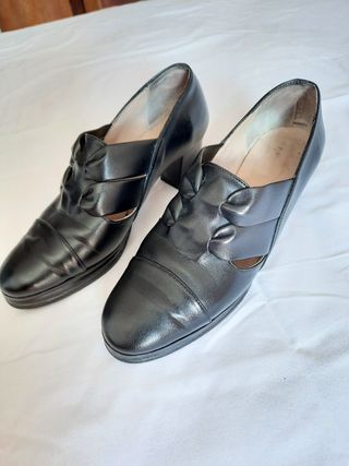 Zapatos de tacón azul marino