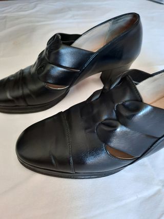 Zapatos de tacón azul marino