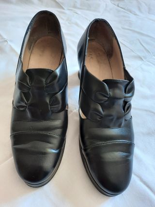 Zapatos de tacón azul marino