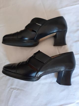 Zapatos de tacón azul marino