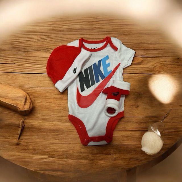 Set neonato Nike bianco e rosso