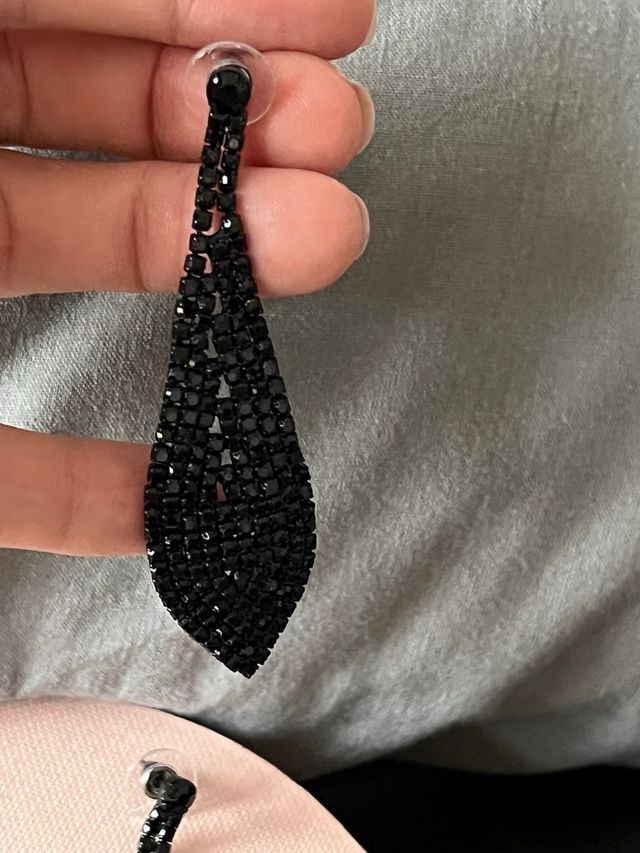 Pendientes lágrima negros