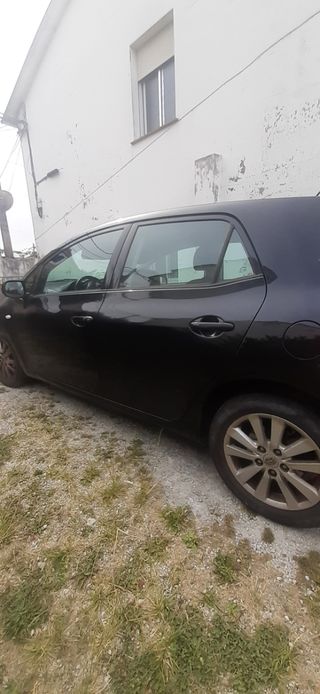 Toyota Auris  sol 2008   negociable