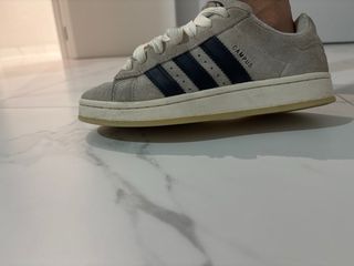 Zapatillas Adidas Grises y Negras