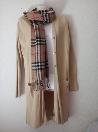 Abrigo fino camel + bufanda cuadros Mango